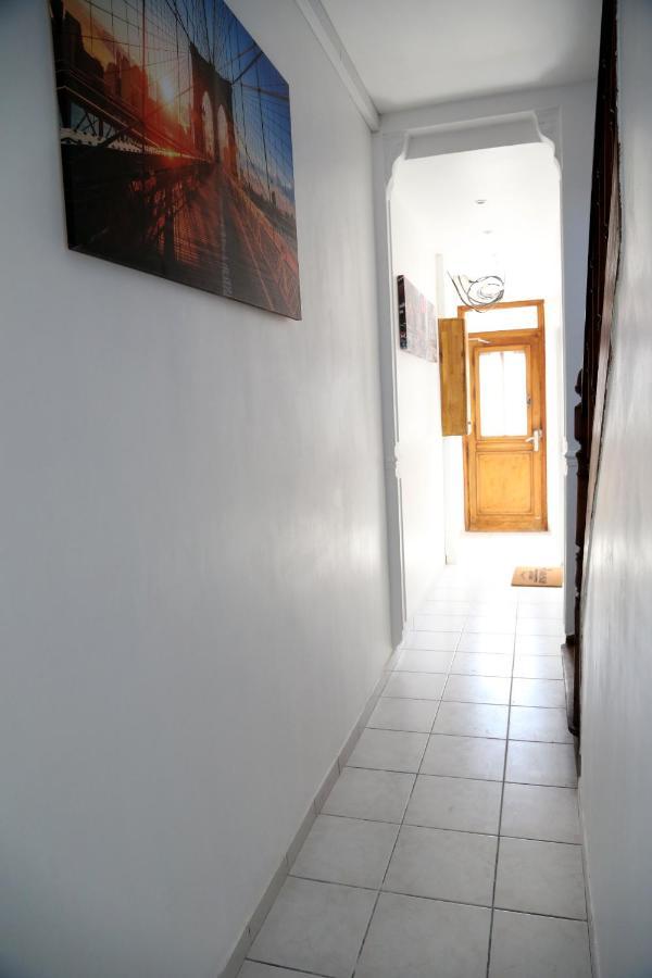 Pluton Apartment แซ็ง-ก็องแต็ง ภายนอก รูปภาพ
