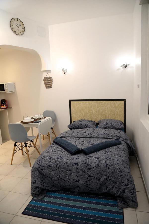 Pluton Apartment แซ็ง-ก็องแต็ง ภายนอก รูปภาพ