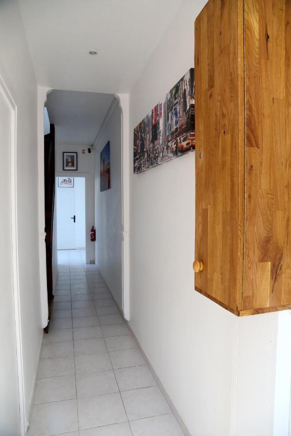 Pluton Apartment แซ็ง-ก็องแต็ง ภายนอก รูปภาพ
