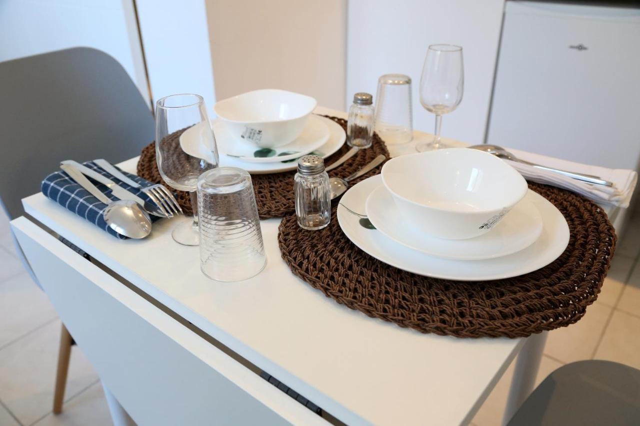 Pluton Apartment แซ็ง-ก็องแต็ง ภายนอก รูปภาพ